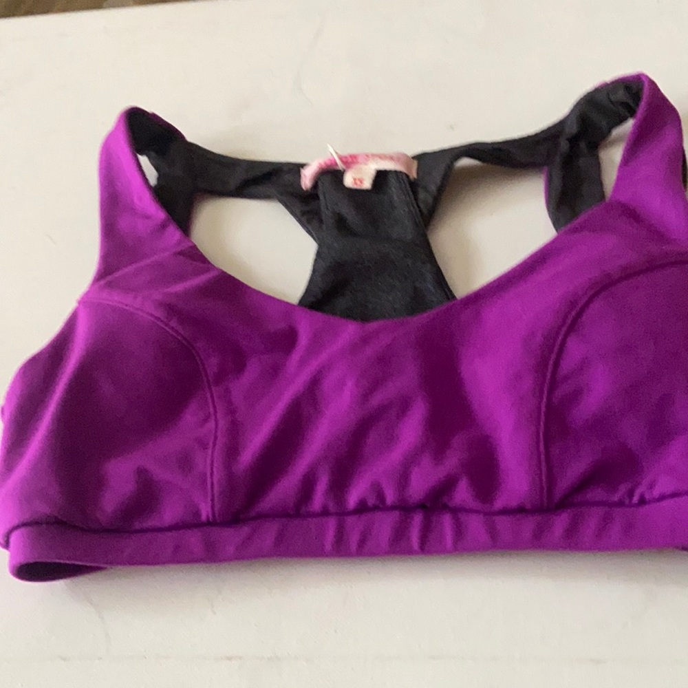 SOLOW sports bra